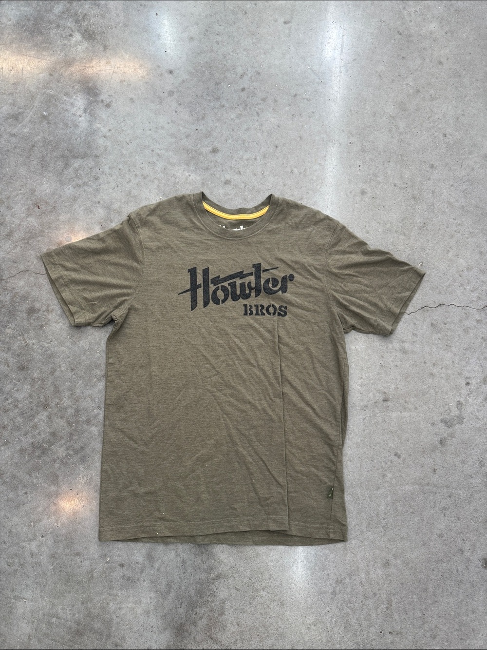 Howler Bros Logo T-Shirt Olive Green Graphic Tee Men’s Medium